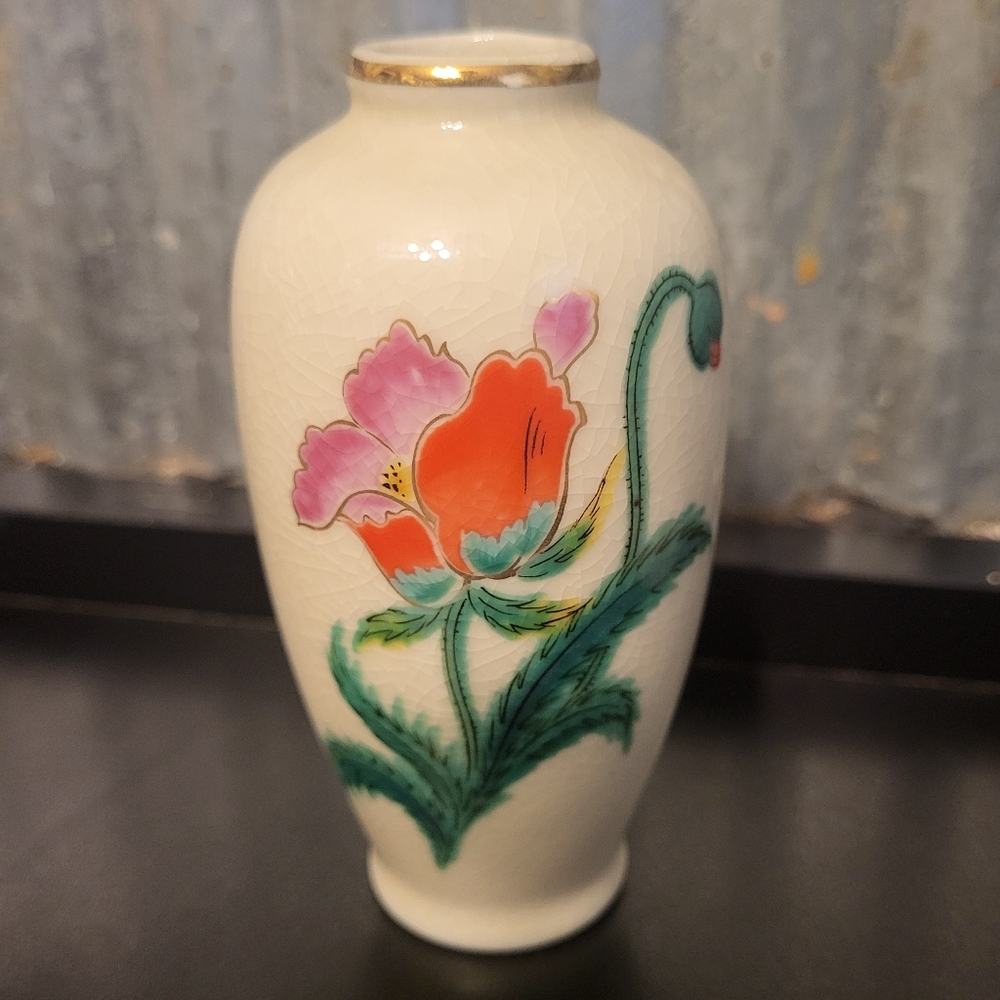 Small 4" vintage Homco ceramic vase